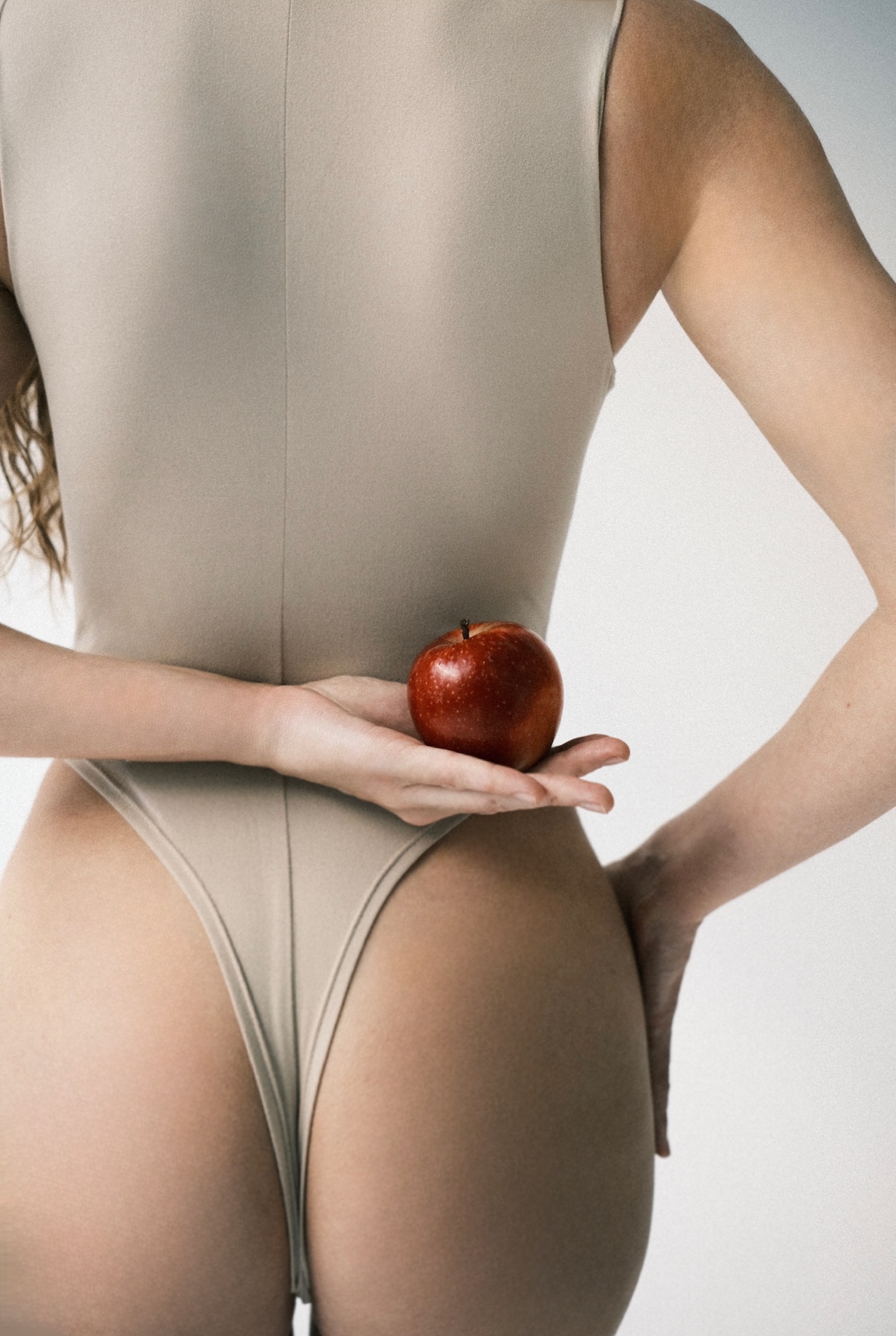 Женская фигура — архитектура